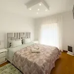 Rua Professora Virgilia Bloco A Porta N 2 1 Esq Lejlighed Nazaré