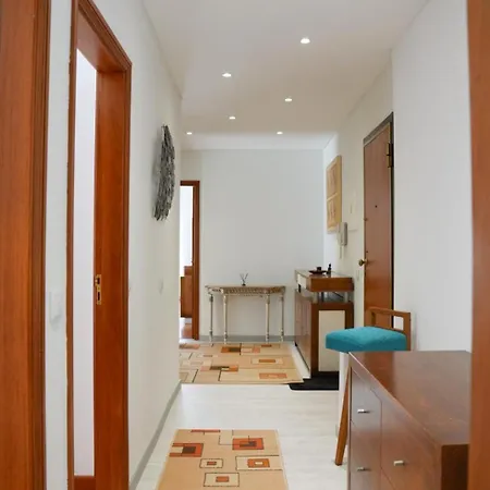 Rua Professora Virgilia Bloco A Porta N 2 1 Esq Apartmán *