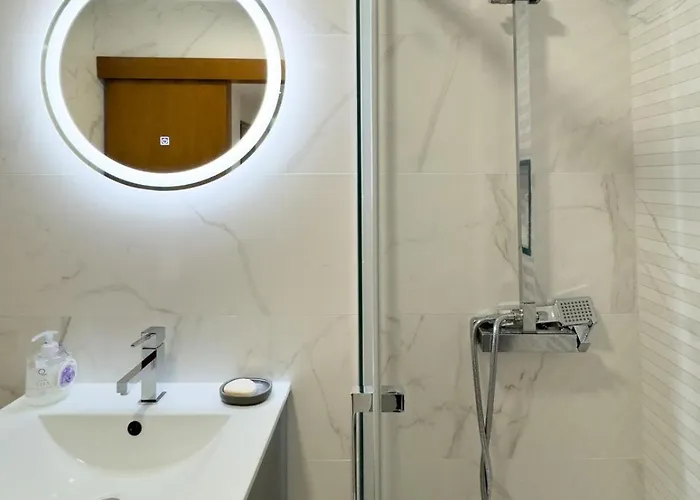 Rua Professora Virgilia Bloco A Porta N 2 1 Esq Nazaré
